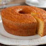 A broa de fubá é um bolo delicioso e fácil de fazer que é perfeito para o café da manhã. E se você quiser tornar o processo ainda mais fácil, que tal fazer a receita de broa de fubá no liquidificador?