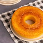 Se tem uma sobremesa clássica e deliciosa, é o bolo de fubá cremoso. Com uma textura macia e úmida, e um sabor incrível, essa receita é perfeita para servir no café da tarde ou em qualquer outra ocasião.