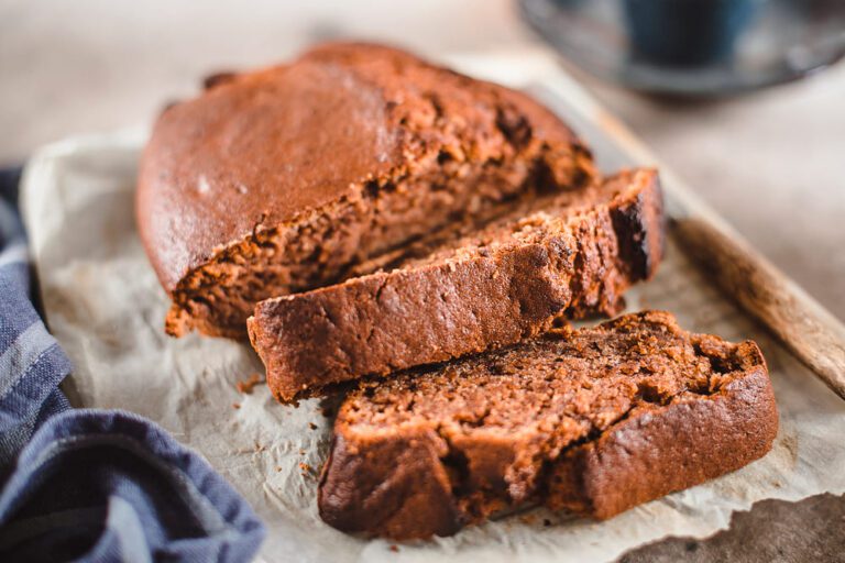 O bolo de chocolate é uma sobremesa clássica amada por muitos, mas às vezes pode ser difícil encontrar uma opção vegana e sem lactose.