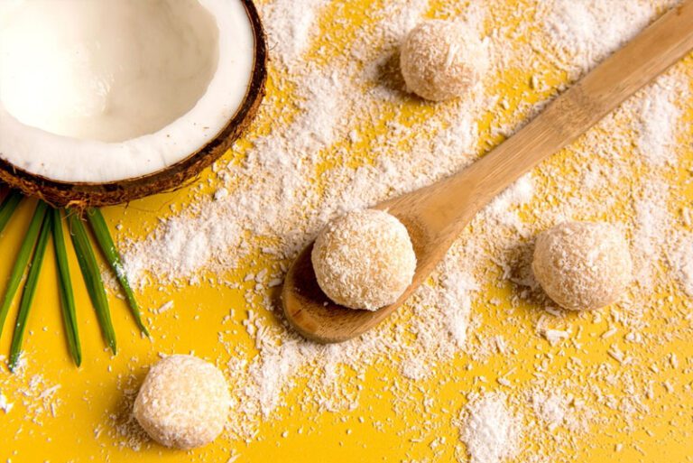 Essa iguaria brasileira é uma das sobremesas mais adoradas em festas de aniversário, casamentos e até mesmo no dia a dia. Para mais informações sobre a história dessa guloseima e instruções de como fazer um delicioso beijinho de coco em casa, continue lendo se você gosta desse doce.