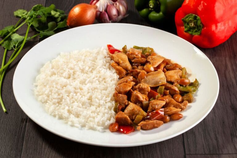 O Frango Xadrez é uma receita clássica da culinária indiana e é conhecido por sua mistura de sabores quentes e picantes