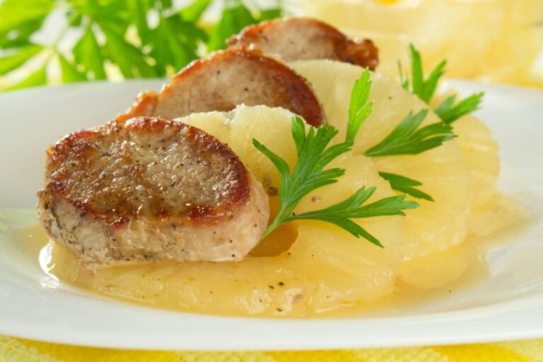 Com esta receita de lombo com abacaxi caramelizado, você pode desfrutar de um jantar saboroso e inesquecível.