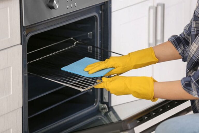 Descubra as melhores maneiras de limpar seu forno elétrico com estas dicas fáceis. Deixe seu forno brilhando como novo com nosso guia passo a passo.