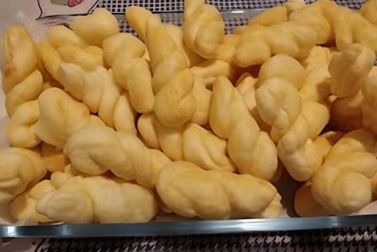 Se você está buscando uma receita diferente e deliciosa para variar o seu cardápio, experimente fazer um bolo frito de tapioca.