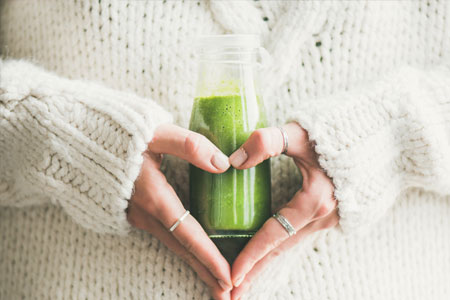 Se você está procurando uma maneira deliciosa e saudável de melhorar sua saúde, os sucos detox podem ser a resposta.