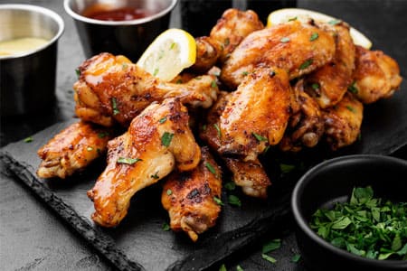 Como requentar frango frito e manter sua crocância