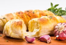 Receita de pão de alho para churrascos Pão de alho caseiro perfeito para churrascos e refeições ao ar livre.