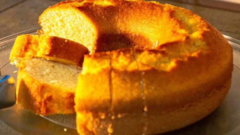 Receita de bolo de fubá simples e fofinho